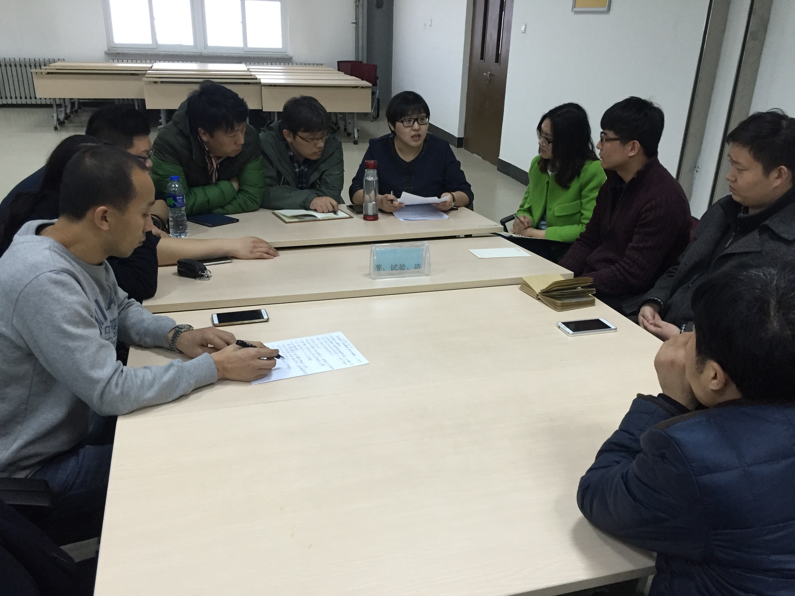 图三:新能源、试验技术、造型教研室研讨小组.JPG