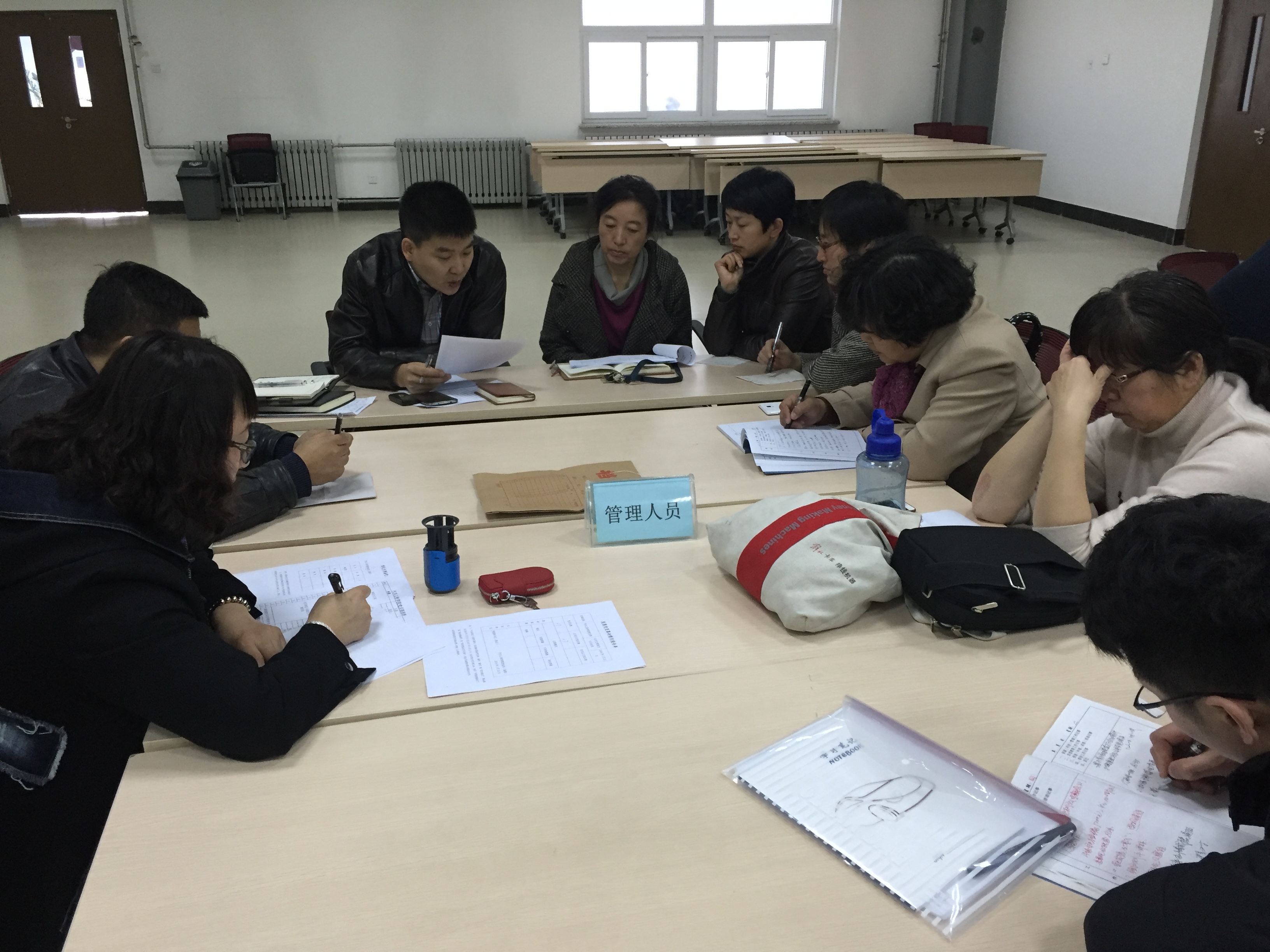 图四:管理人员研讨小组.JPG